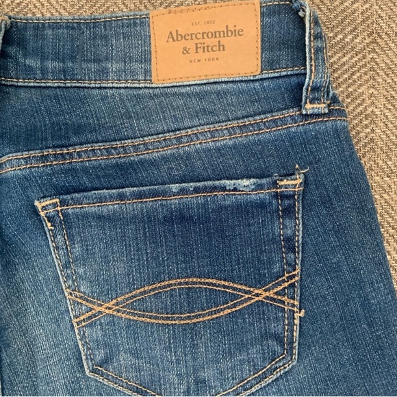 Excellent Preowned Condition Abercrombie and Fitch Skinny Jeans Size 25. - Picture 4 of 7